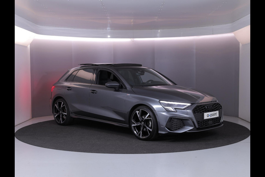 Audi A3 Sportback 30 TFSI S edition 110 pk S-tronic | Verlengde garantie | Navigatie | Panoramadak | Parkeersensoren (Park assist) | Achteruitrijcamera | Stoelverwarming | S-Line |