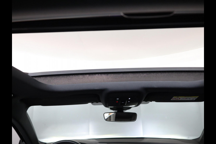 Audi A3 Sportback 30 TFSI S edition 110 pk S-tronic | Verlengde garantie | Navigatie | Panoramadak | Parkeersensoren (Park assist) | Achteruitrijcamera | Stoelverwarming | S-Line |
