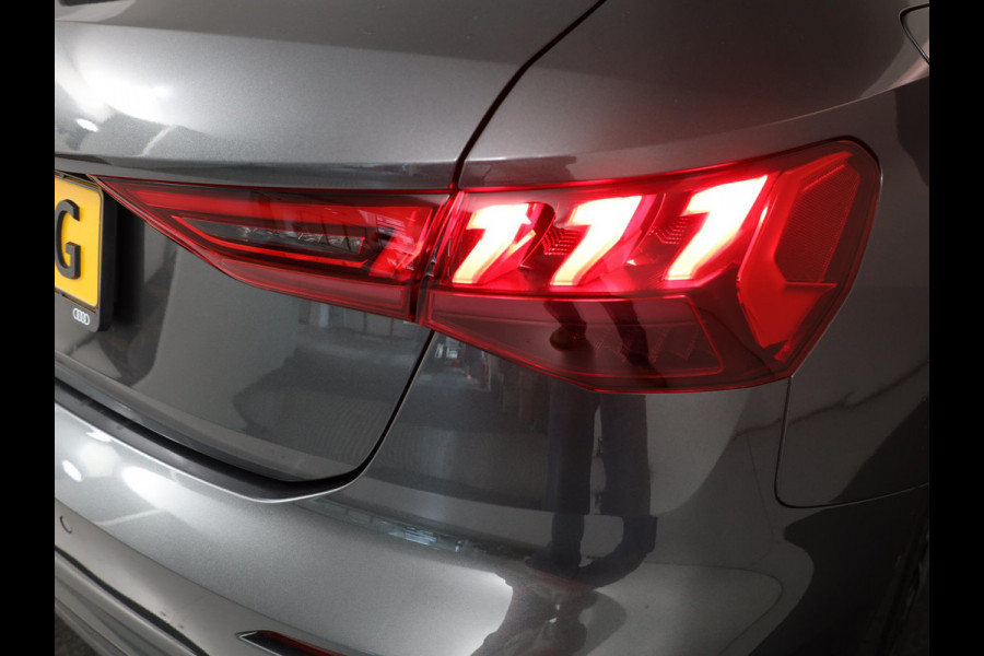 Audi A3 Sportback 30 TFSI S edition 110 pk S-tronic | Verlengde garantie | Navigatie | Panoramadak | Parkeersensoren (Park assist) | Achteruitrijcamera | Stoelverwarming | S-Line |