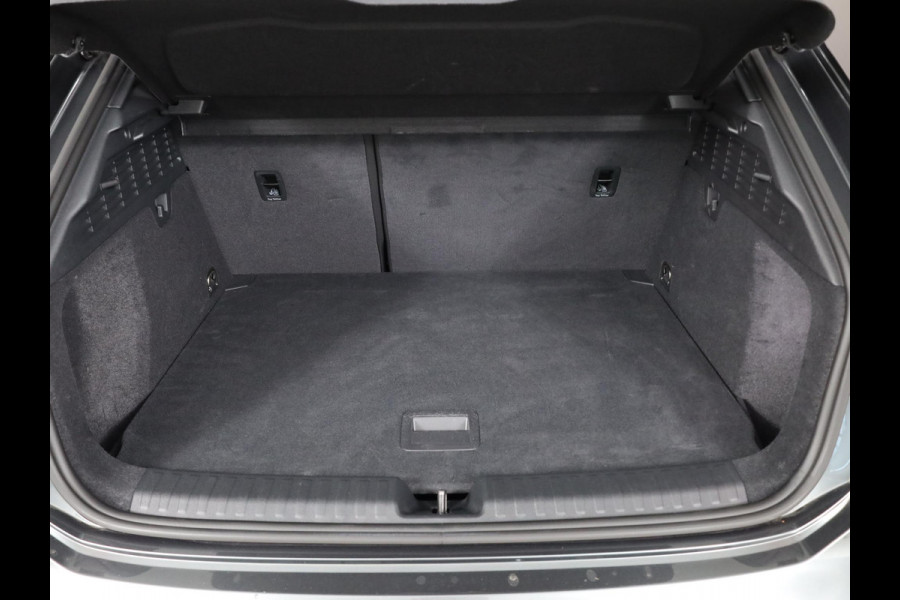 Audi A3 Sportback 30 TFSI S edition 110 pk S-tronic | Verlengde garantie | Navigatie | Panoramadak | Parkeersensoren (Park assist) | Achteruitrijcamera | Stoelverwarming | S-Line |