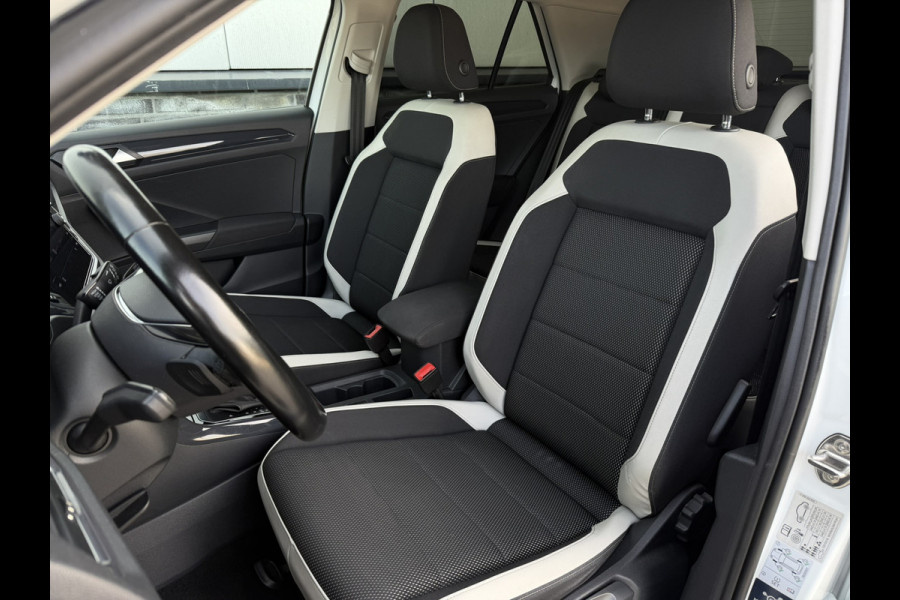 Volkswagen T-Roc 1.5 TSI Sport | LED | Trekhaak | Carplay | Camera | Virtual Cockpit | Blind-Spot | PDC