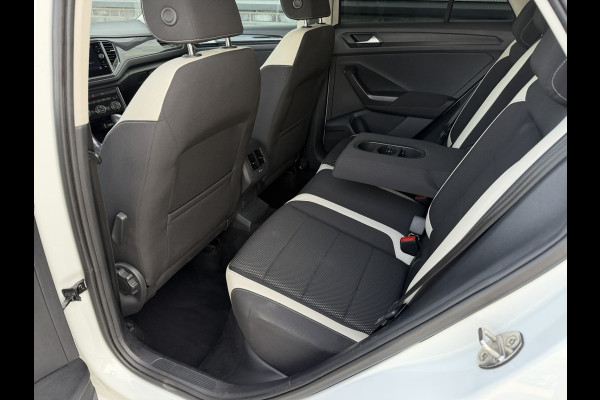 Volkswagen T-Roc 1.5 TSI Sport | LED | Trekhaak | Carplay | Camera | Virtual Cockpit | Blind-Spot | PDC