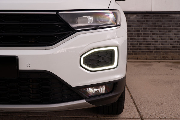 Volkswagen T-Roc 1.5 TSI Sport | LED | Trekhaak | Carplay | Camera | Virtual Cockpit | Blind-Spot | PDC