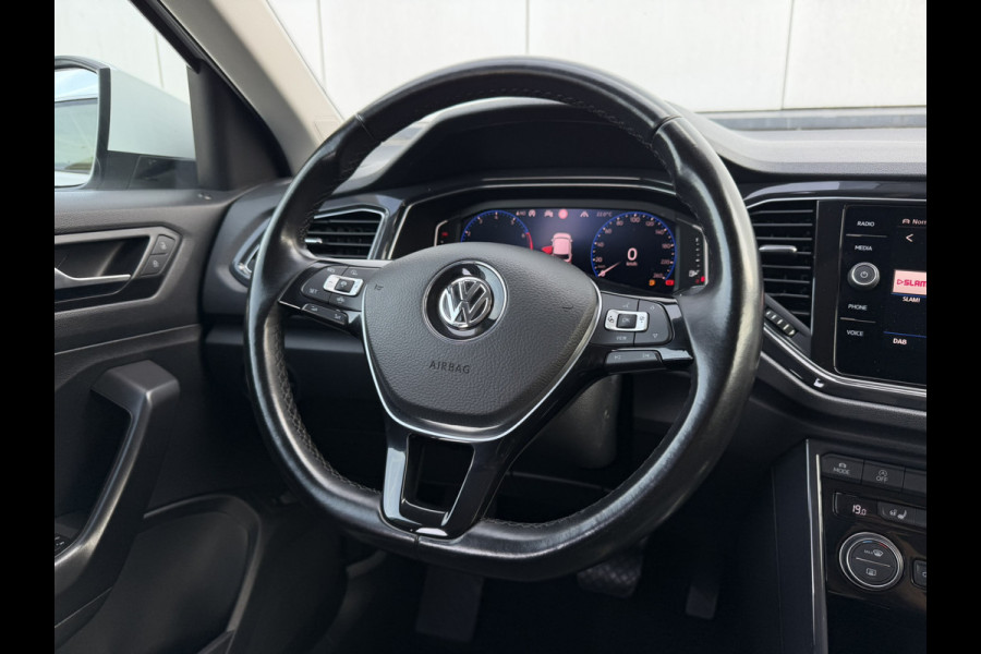 Volkswagen T-Roc 1.5 TSI Sport | LED | Trekhaak | Carplay | Camera | Virtual Cockpit | Blind-Spot | PDC