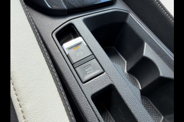 Volkswagen T-Roc 1.5 TSI Sport | LED | Trekhaak | Carplay | Camera | Virtual Cockpit | Blind-Spot | PDC