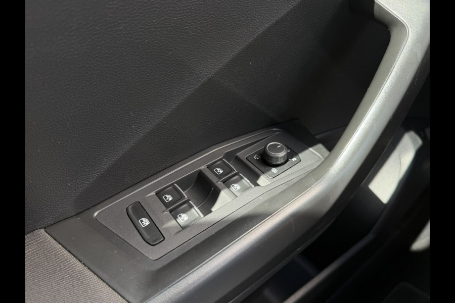 Volkswagen T-Roc 1.5 TSI Sport | LED | Trekhaak | Carplay | Camera | Virtual Cockpit | Blind-Spot | PDC