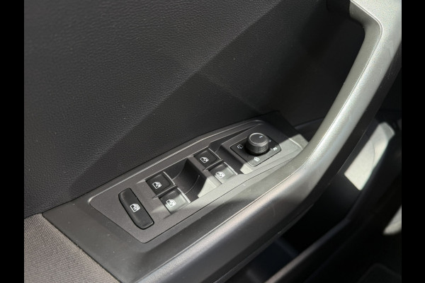 Volkswagen T-Roc 1.5 TSI Sport | LED | Trekhaak | Carplay | Camera | Virtual Cockpit | Blind-Spot | PDC