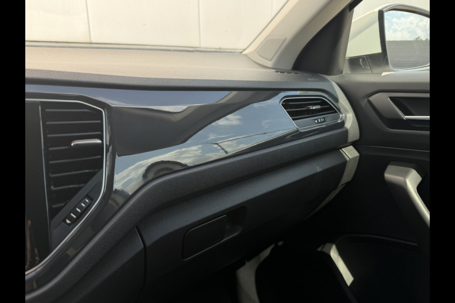 Volkswagen T-Roc 1.5 TSI Sport | LED | Trekhaak | Carplay | Camera | Virtual Cockpit | Blind-Spot | PDC