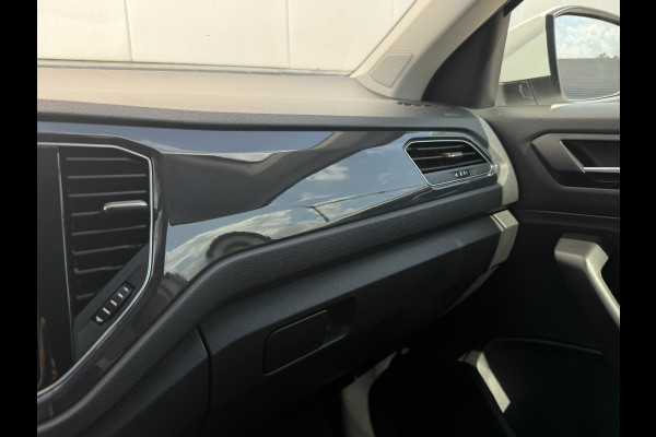 Volkswagen T-Roc 1.5 TSI Sport | LED | Trekhaak | Carplay | Camera | Virtual Cockpit | Blind-Spot | PDC