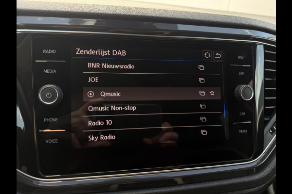 Volkswagen T-Roc 1.5 TSI Sport | LED | Trekhaak | Carplay | Camera | Virtual Cockpit | Blind-Spot | PDC