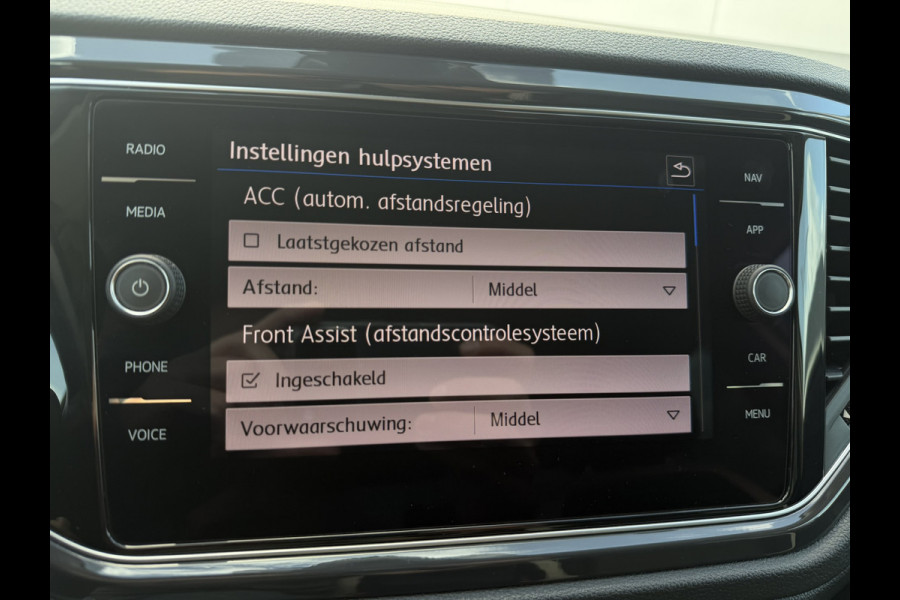 Volkswagen T-Roc 1.5 TSI Sport | LED | Trekhaak | Carplay | Camera | Virtual Cockpit | Blind-Spot | PDC