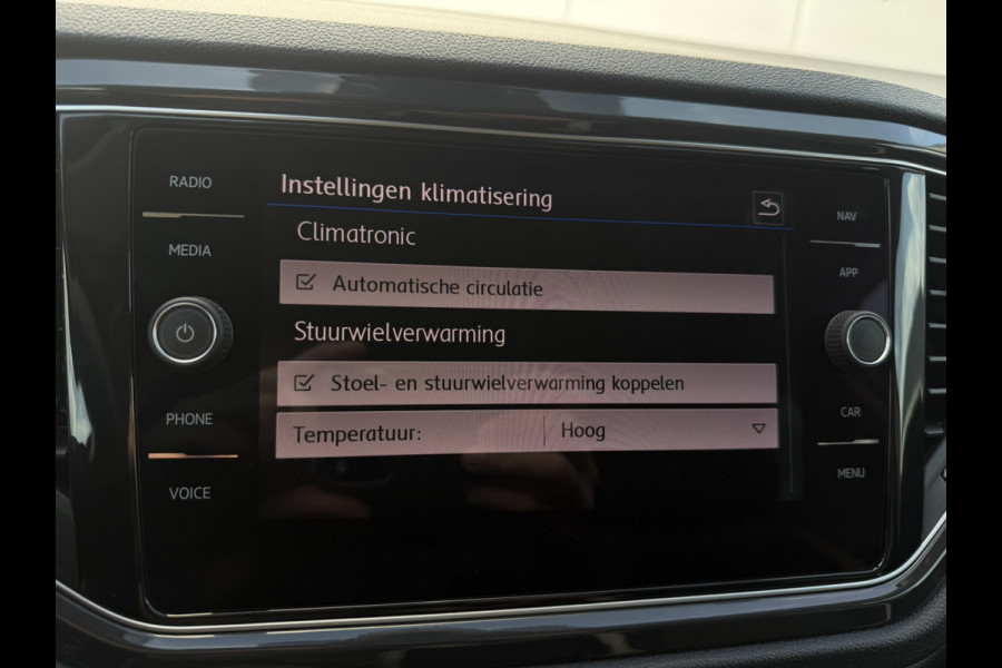 Volkswagen T-Roc 1.5 TSI Sport | LED | Trekhaak | Carplay | Camera | Virtual Cockpit | Blind-Spot | PDC