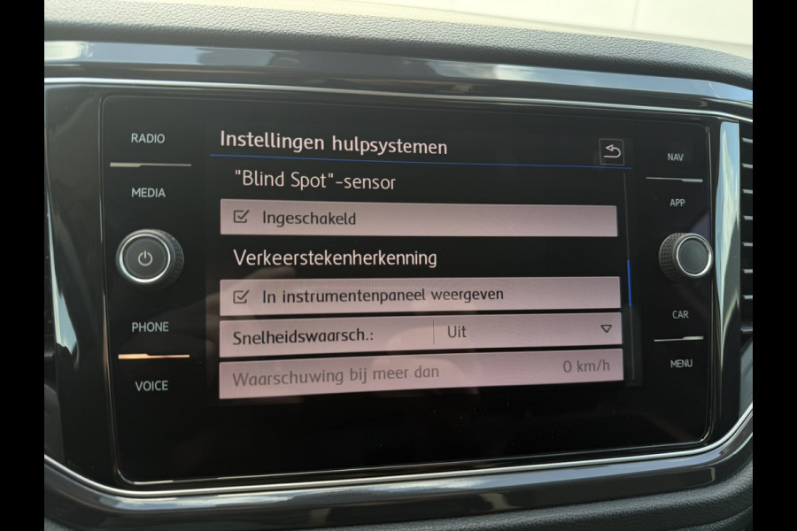 Volkswagen T-Roc 1.5 TSI Sport | LED | Trekhaak | Carplay | Camera | Virtual Cockpit | Blind-Spot | PDC