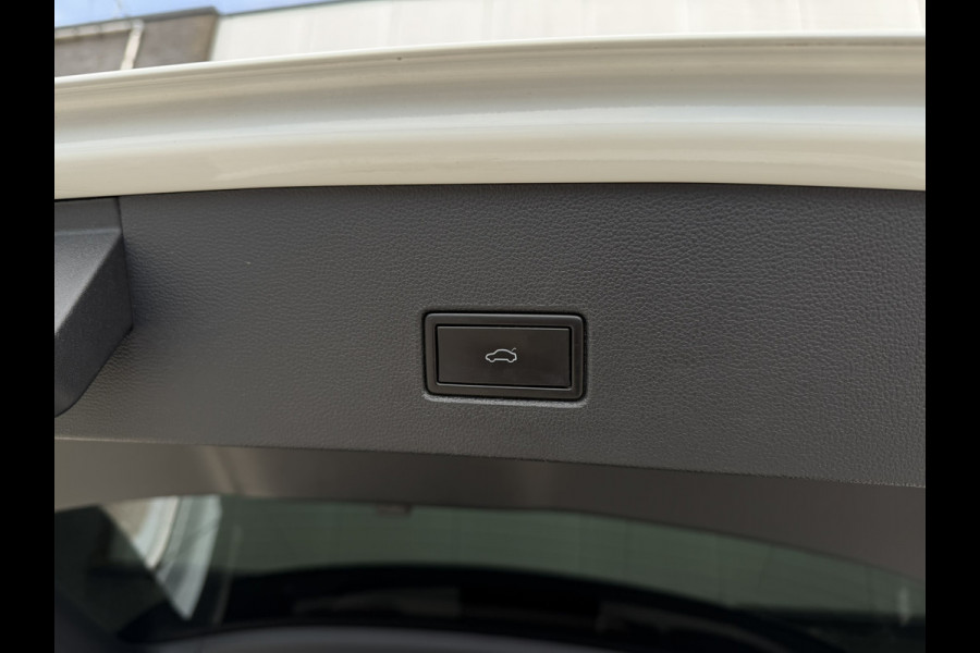 Volkswagen T-Roc 1.5 TSI Sport | LED | Trekhaak | Carplay | Camera | Virtual Cockpit | Blind-Spot | PDC