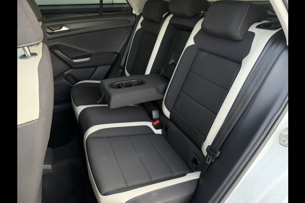 Volkswagen T-Roc 1.5 TSI Sport | LED | Trekhaak | Carplay | Camera | Virtual Cockpit | Blind-Spot | PDC