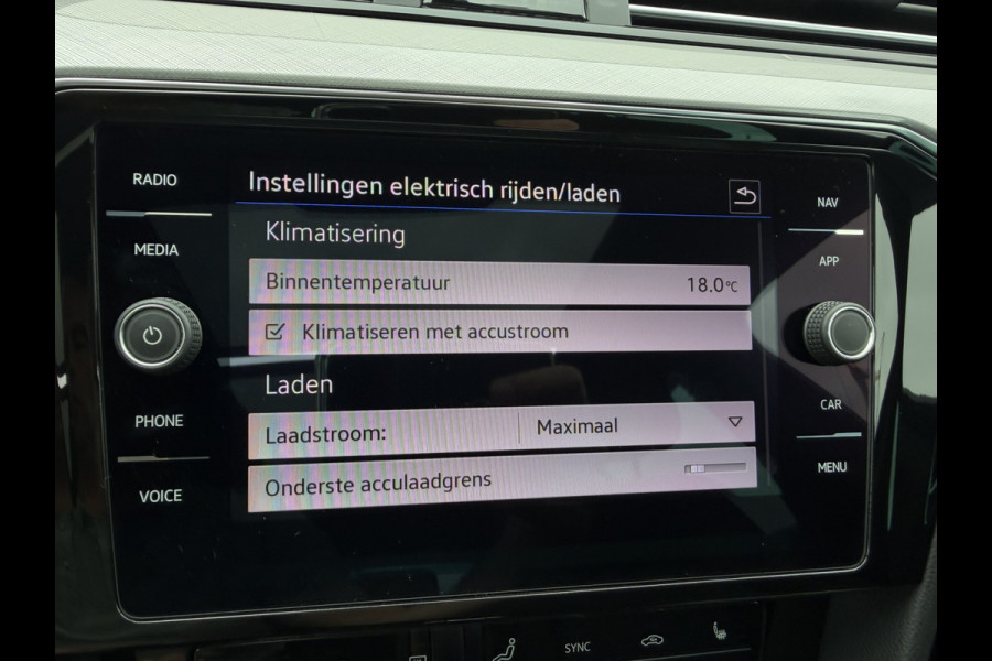 Volkswagen Passat Variant 1.4 TSI PHEV GTE Business | Pano | Carplay | LED | Camera | Navi | LED