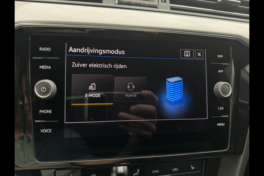 Volkswagen Passat Variant 1.4 TSI PHEV GTE Business | Pano | Carplay | LED | Camera | Navi | LED