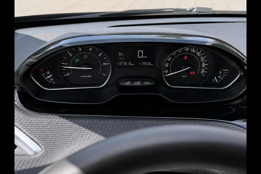 Peugeot 208 1.2 PureTech Signature - Navigatie I Airco I LED I PDC I Comfort pakket I Dealer onderhouden