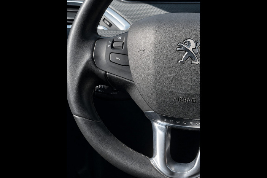 Peugeot 208 1.2 PureTech Signature - Navigatie I Airco I LED I PDC I Comfort pakket I Dealer onderhouden