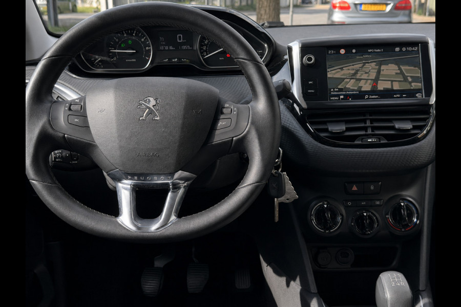 Peugeot 208 1.2 PureTech Signature - Navigatie I Airco I LED I PDC I Comfort pakket I Dealer onderhouden