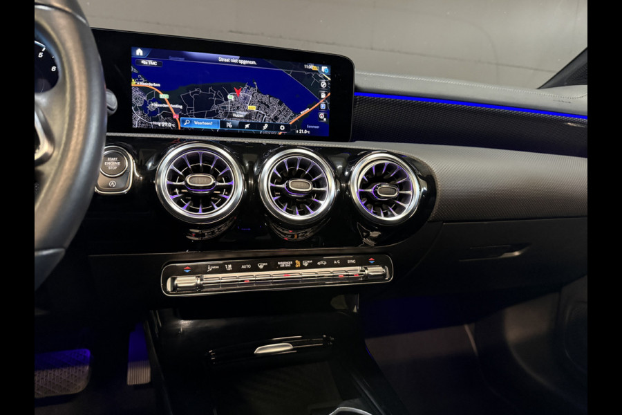Mercedes-Benz CLA-Klasse Shooting Brake 180 Luxury Line | Panoramadak | Leder | Camera | Sfeerverlichting