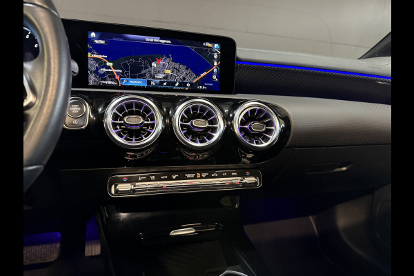 Mercedes-Benz CLA-Klasse Shooting Brake 180 Luxury Line | Panoramadak | Leder | Camera | Sfeerverlichting