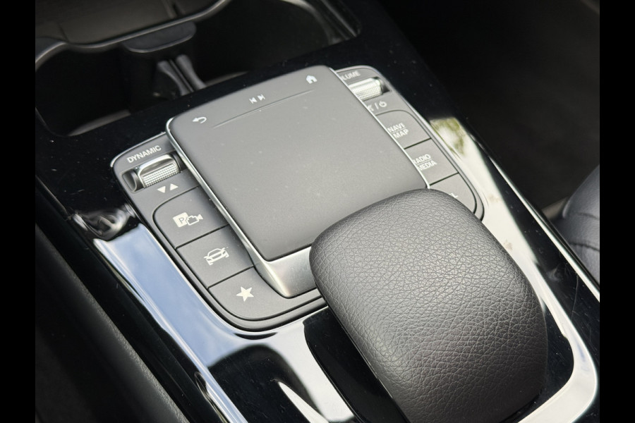 Mercedes-Benz CLA-Klasse Shooting Brake 180 Luxury Line | Panoramadak | Leder | Camera | Sfeerverlichting