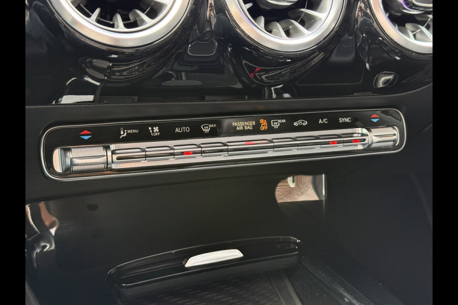 Mercedes-Benz CLA-Klasse Shooting Brake 180 Luxury Line | Panoramadak | Leder | Camera | Sfeerverlichting