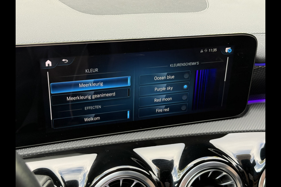 Mercedes-Benz CLA-Klasse Shooting Brake 180 Luxury Line | Panoramadak | Leder | Camera | Sfeerverlichting