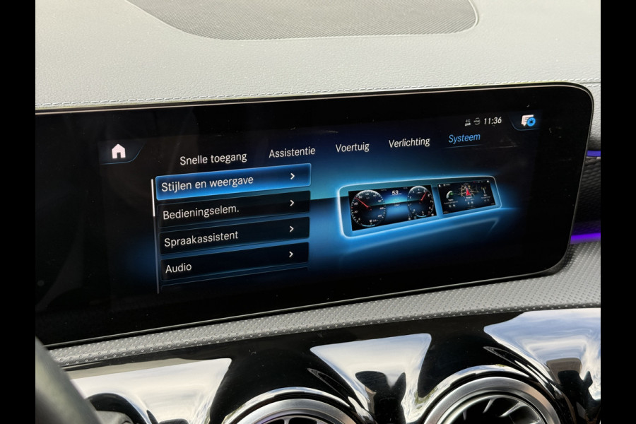 Mercedes-Benz CLA-Klasse Shooting Brake 180 Luxury Line | Panoramadak | Leder | Camera | Sfeerverlichting