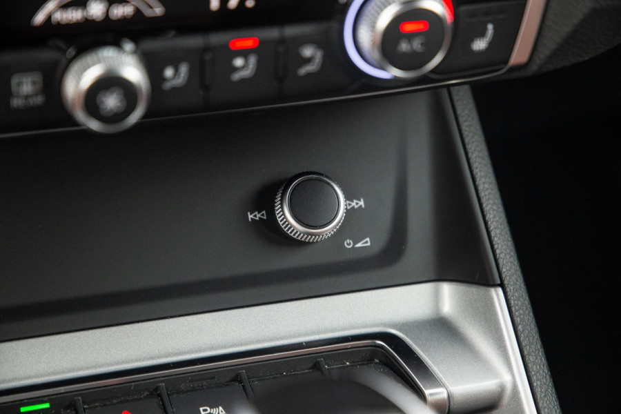 Audi Q3 45 TFSI e edition VIRTUAL COCKPIT / CRUISE CONTROLE / AIRCO / BRUIN LEER / PHEV