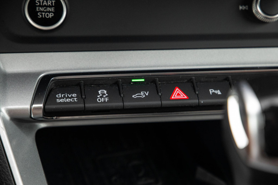 Audi Q3 45 TFSI e edition VIRTUAL COCKPIT / CRUISE CONTROLE / AIRCO / BRUIN LEER / PHEV