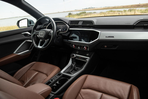 Audi Q3 45 TFSI e edition VIRTUAL COCKPIT / CRUISE CONTROLE / AIRCO / BRUIN LEER / PHEV