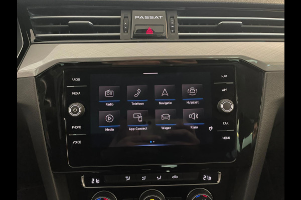 Volkswagen Passat Variant 1.5 TSI DSG AUTOMAAT AIRCO CLIMA NAVI CRUISE APPLE CARPLAY PDC PRIVACY GLAS TREKHAAK ZEER NETTE AUTO