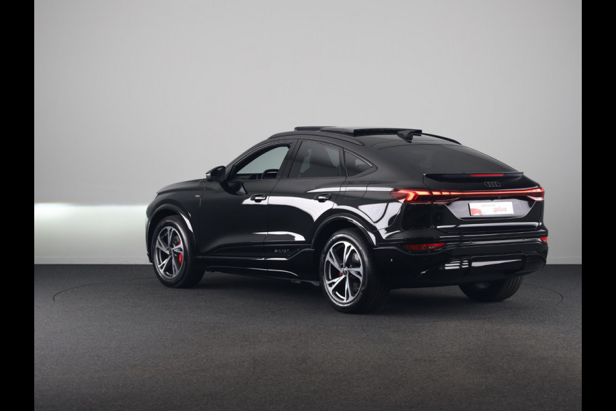 Audi Q6 Sportback e-tron S edition 83Kwh 252 pk | Glazen panoramadak | Exterieurpakket zwart | Trekhaak, mechanisch draaibaar | S line zwart leder-kunstleder |