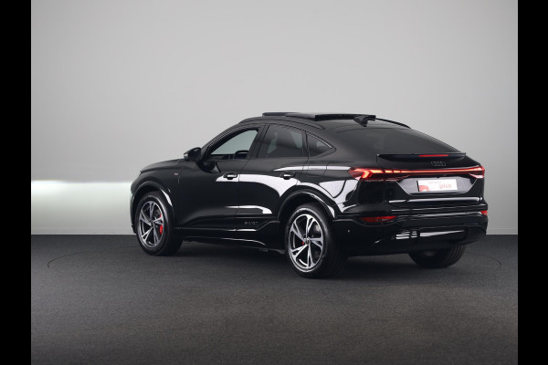 Audi Q6 Sportback e-tron S edition 83Kwh 252 pk | Glazen panoramadak | Exterieurpakket zwart | Trekhaak, mechanisch draaibaar | S line zwart leder-kunstleder |