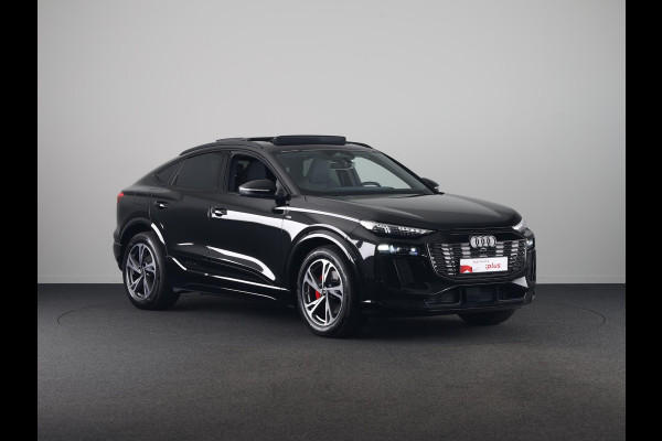 Audi Q6 Sportback e-tron S edition 83Kwh 252 pk | Glazen panoramadak | Exterieurpakket zwart | Trekhaak, mechanisch draaibaar | S line zwart leder-kunstleder |