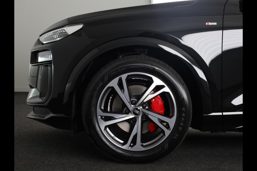 Audi Q6 Sportback e-tron S edition 83Kwh 252 pk | Glazen panoramadak | Exterieurpakket zwart | Trekhaak, mechanisch draaibaar | S line zwart leder-kunstleder |