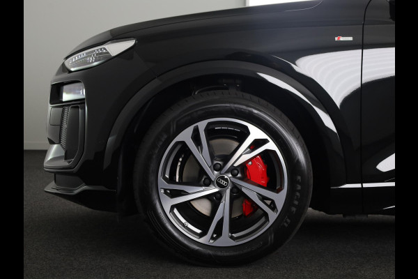 Audi Q6 Sportback e-tron S edition 83Kwh 252 pk | Glazen panoramadak | Exterieurpakket zwart | Trekhaak, mechanisch draaibaar | S line zwart leder-kunstleder |