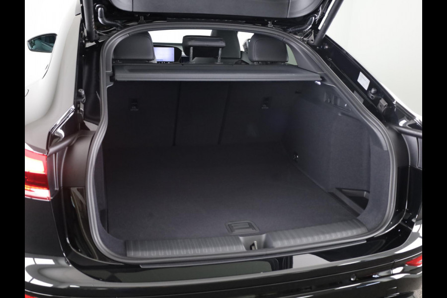 Audi Q6 Sportback e-tron S edition 83Kwh 252 pk | Glazen panoramadak | Exterieurpakket zwart | Trekhaak, mechanisch draaibaar | S line zwart leder-kunstleder |