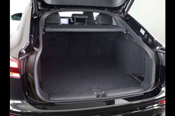 Audi Q6 Sportback e-tron S edition 83Kwh 252 pk | Glazen panoramadak | Exterieurpakket zwart | Trekhaak, mechanisch draaibaar | S line zwart leder-kunstleder |