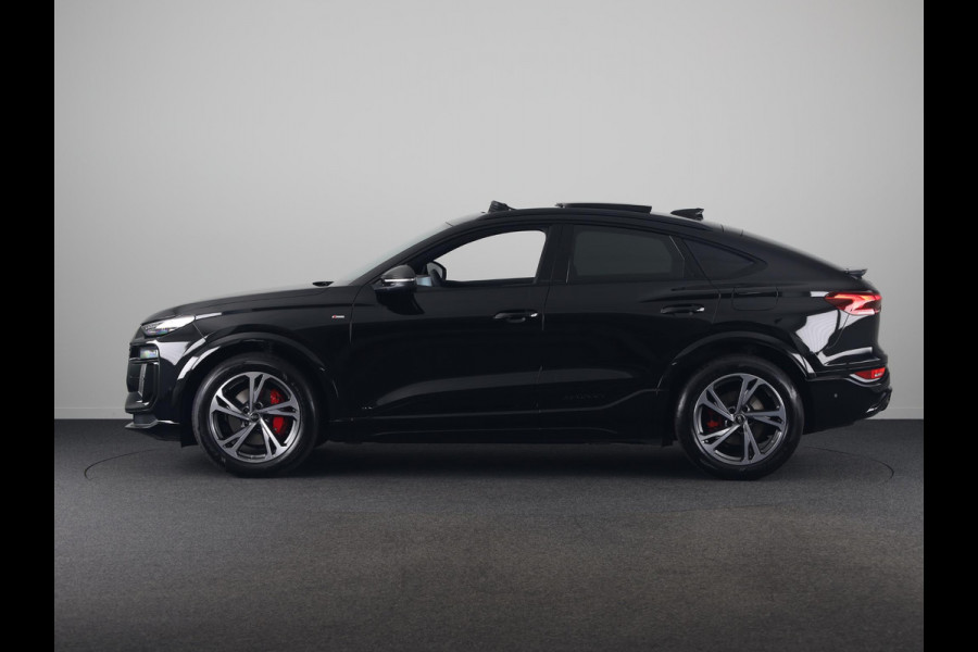 Audi Q6 Sportback e-tron S edition 83Kwh 252 pk | Glazen panoramadak | Exterieurpakket zwart | Trekhaak, mechanisch draaibaar | S line zwart leder-kunstleder |