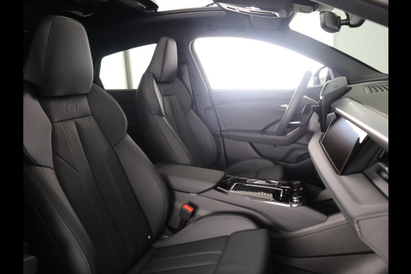 Audi Q6 Sportback e-tron S edition 83Kwh 252 pk | Glazen panoramadak | Exterieurpakket zwart | Trekhaak, mechanisch draaibaar | S line zwart leder-kunstleder |