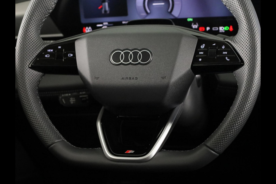 Audi Q6 Sportback e-tron S edition 83Kwh 252 pk | Glazen panoramadak | Exterieurpakket zwart | Trekhaak, mechanisch draaibaar | S line zwart leder-kunstleder |