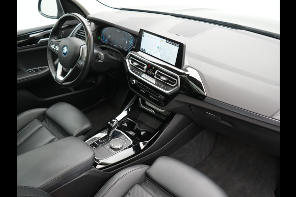 BMW X3 xDrive30e Advantage FACELIFT PHEV 293pk Dealer O.H. | Trekhaak Af Fabriek | Panodak | 360 Camera | Lederen Sportstoelen & Stuur Verwarmd | Apple Carplay | Navigatie | DAB | Virtual Cockpit | Plug In Hybrid |