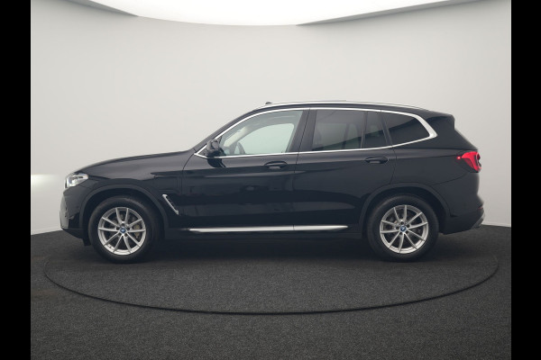 BMW X3 xDrive30e Advantage FACELIFT PHEV 293pk Dealer O.H. | Trekhaak Af Fabriek | Panodak | 360 Camera | Lederen Sportstoelen & Stuur Verwarmd | Apple Carplay | Navigatie | DAB | Virtual Cockpit | Plug In Hybrid |