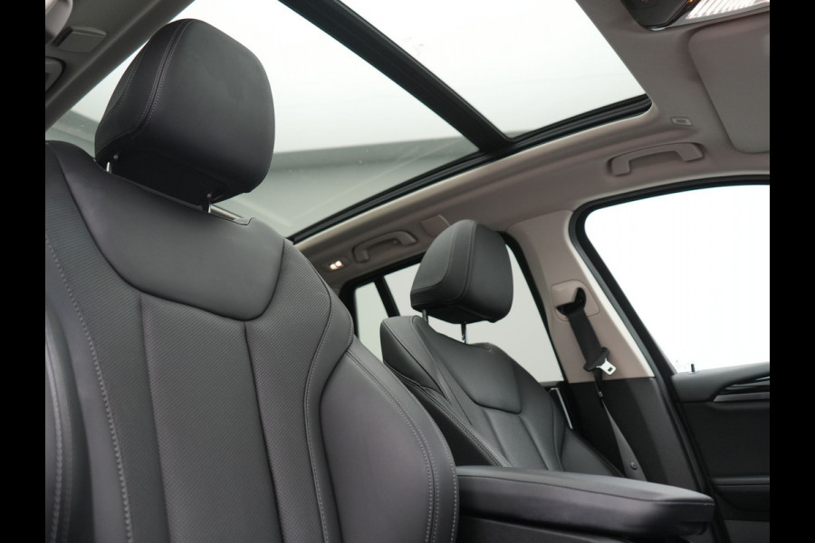 BMW X3 xDrive30e Advantage FACELIFT PHEV 293pk Dealer O.H. | Trekhaak Af Fabriek | Panodak | 360 Camera | Lederen Sportstoelen & Stuur Verwarmd | Apple Carplay | Navigatie | DAB | Virtual Cockpit | Plug In Hybrid |