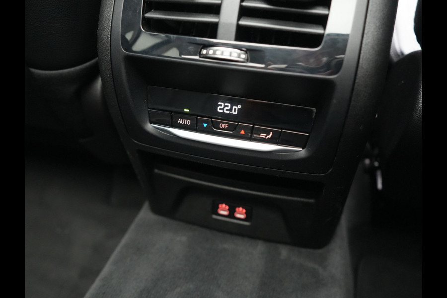 BMW X3 xDrive30e Advantage FACELIFT PHEV 293pk Dealer O.H. | Trekhaak Af Fabriek | Panodak | 360 Camera | Lederen Sportstoelen & Stuur Verwarmd | Apple Carplay | Navigatie | DAB | Virtual Cockpit | Plug In Hybrid |