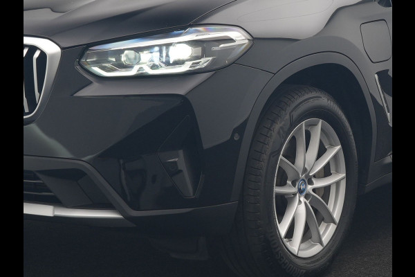 BMW X3 xDrive30e Advantage FACELIFT PHEV 293pk Dealer O.H. | Trekhaak Af Fabriek | Panodak | 360 Camera | Lederen Sportstoelen & Stuur Verwarmd | Apple Carplay | Navigatie | DAB | Virtual Cockpit | Plug In Hybrid |