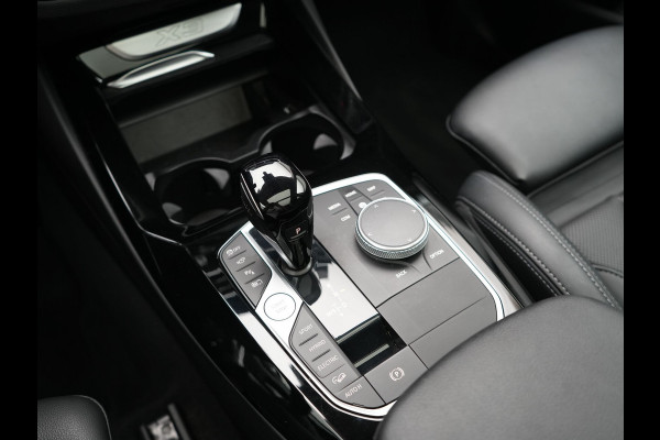 BMW X3 xDrive30e Advantage FACELIFT PHEV 293pk Dealer O.H. | Trekhaak Af Fabriek | Panodak | 360 Camera | Lederen Sportstoelen & Stuur Verwarmd | Apple Carplay | Navigatie | DAB | Virtual Cockpit | Plug In Hybrid |